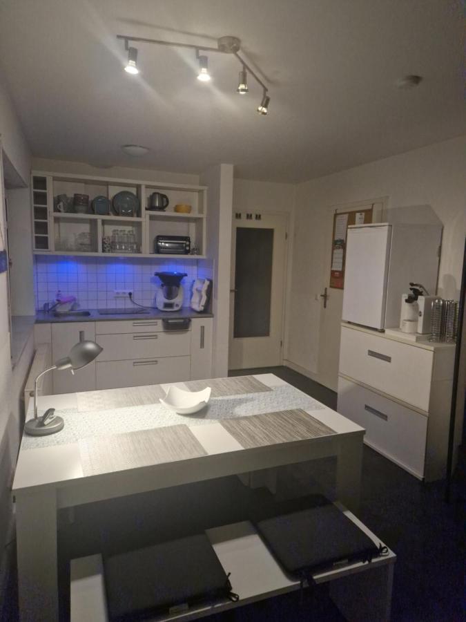 Souterrain-Wohnung Mit Kostenlosem Stellplatz Лейпциг Экстерьер фото